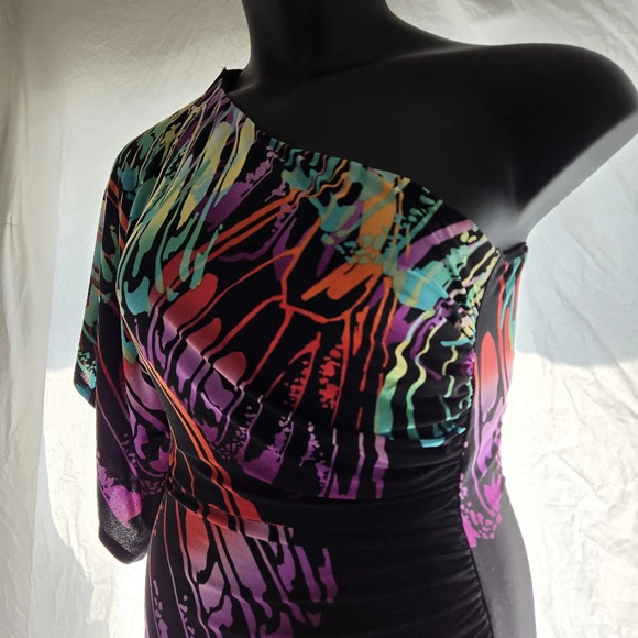 Gorgeous Butterfly Dress - Picture 6 of 9